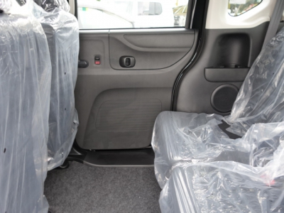 N-BOXカスタム(ホンダ)未使用車 後席内装