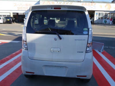 ワゴンR(スズキ)未使用車 後席から見た前席
