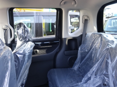 N-BOX　カスタム(ホンダ)未使用車 後席内装