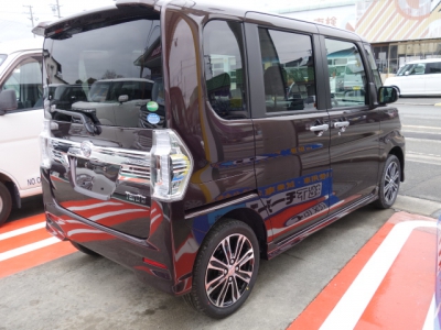 タントカスタム(ダイハツ)未使用車 後席から見た前席