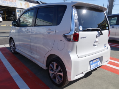 デイズ(ニッサン)ディーラー試乗車 後方