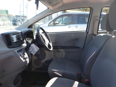 ミライース(ダイハツ)ディーラー試乗車 前席内装