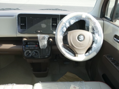 ＭＲワゴンＷｉｔ(スズキ)未使用車 後席から見た前席