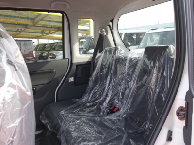 スペーシアカスタム(スズキ)登録済未使用車 後席内装