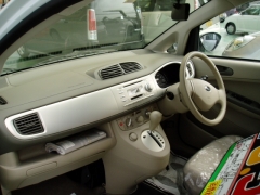 Ｒ２(スバル)中古車 前席内装