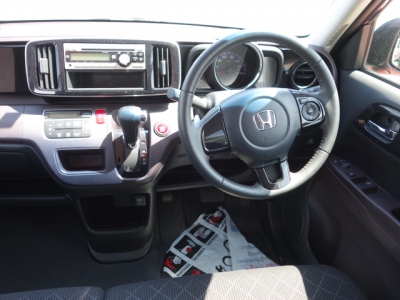 N-ONE(ホンダ)ディーラー試乗車 後席から見た前席