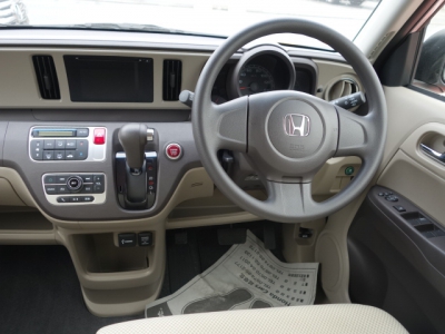 N-ONE(ホンダ)ディーラー試乗車 後席から見た前席