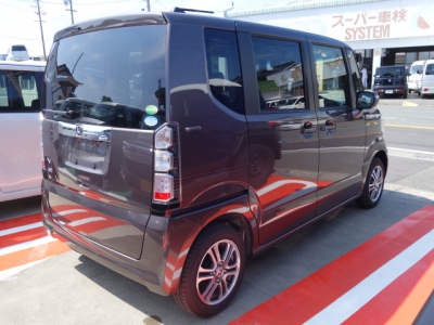 N-BOX(ホンダ)登録済未使用車 後席から見た前席