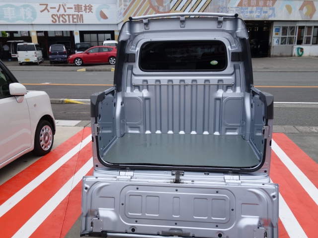 静岡県のダイハツ ナビ付ハイゼットカーゴ デッキバンG SAⅢは未使用車