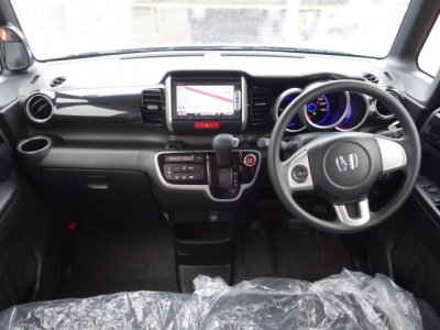 N-BOXカスタム(ホンダ)ディーラー試乗車 後席内装
