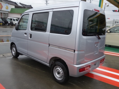 ハイゼットカーゴ(ダイハツ)ディーラー試乗車 後方