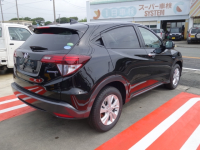 ヴェゼル(ホンダ)新車 後席から見た前席