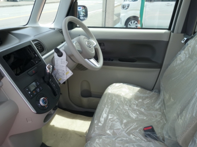 タント(ダイハツ)登録済未使用車 前席内装