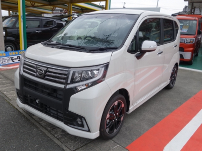 ムーヴカスタム(ダイハツ)登録済未使用車 前方