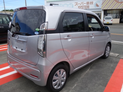 N-WGN(ホンダ)ディーラー試乗車 後席から見た前席