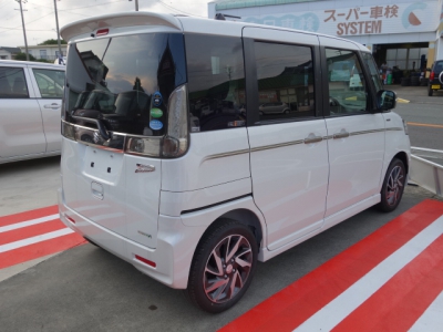 スペーシアカスタム(スズキ)届出済未使用車 後席から見た前席
