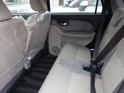 キャスト(ダイハツ)新車 後席内装