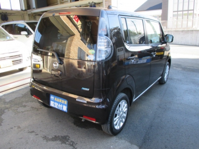 モコ(ニッサン)ディーラー試乗車 前席内装