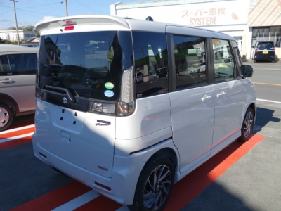 スペーシアカスタム(スズキ)未使用車 後席から見た前席