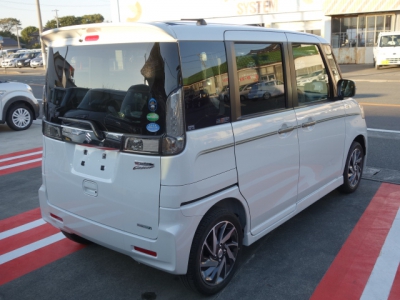 スペーシアカスタム(スズキ)届出済未使用車 後席から見た前席