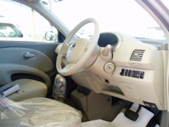 マーチ(ニッサン)未使用車 前席内装