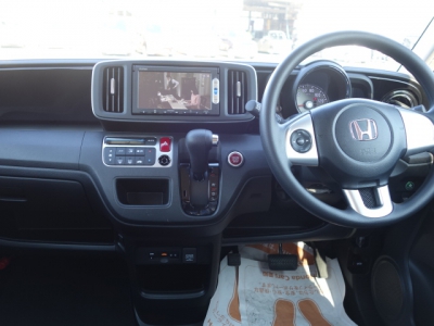 N-ONE(ホンダ)ディーラー試乗車 後席から見た前席