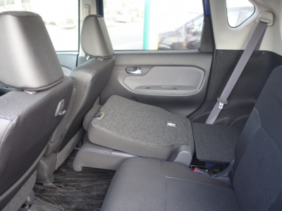 ムーヴカスタム(ダイハツ)ディーラー試乗車 後席内装