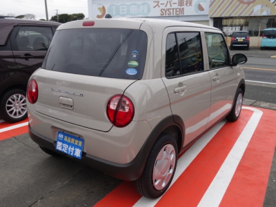 ラパン(スズキ)登録済未使用車 後席から見た前席