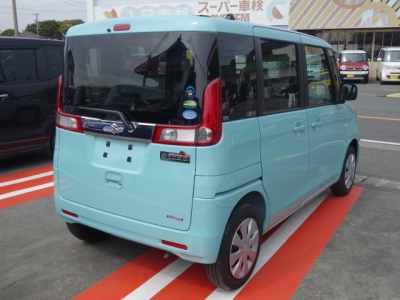 スペーシア(スズキ)登録済未使用車 後席から見た前席