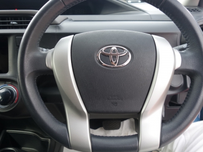 アクア(トヨタ)中古車 内外装写真他２