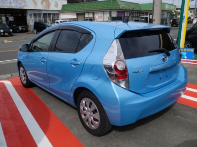 アクア(トヨタ)中古車 後方