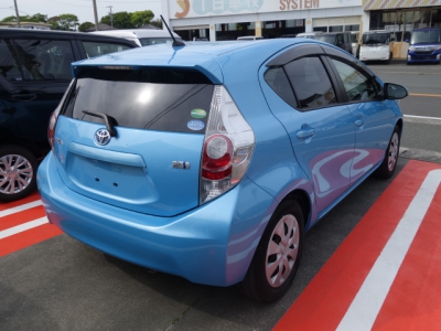 アクア(トヨタ)中古車 内外装写真他１