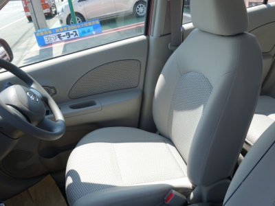 マーチ(ニッサン)ディーラー試乗車 前席内装