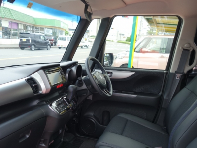 N-BOX(ホンダ)ディーラー試乗車 前席内装