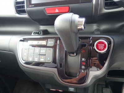 N-BOX(ホンダ)ディーラー試乗車 内外装写真他１