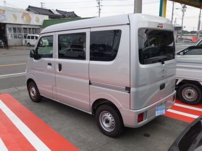 エブリイバン(スズキ)ディーラー試乗車 後方