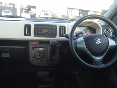 アルト(スズキ)試乗車 後席から見た前席