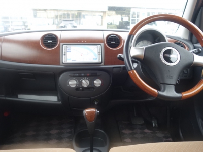 ミラジーノ(ダイハツ)中古車 後席から見た前席