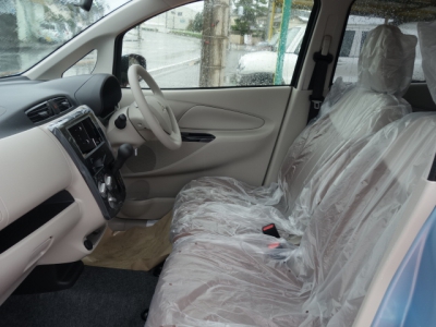 EKワゴン(三菱)登録済未使用車 前席内装