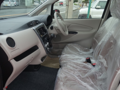 EKワゴン(三菱)登録済未使用車 前席内装