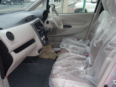 EKワゴン(三菱)登録済未使用車 後席内装