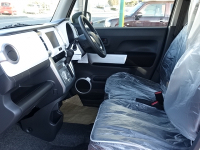 ハスラー(スズキ)届出済未使用車 前席内装
