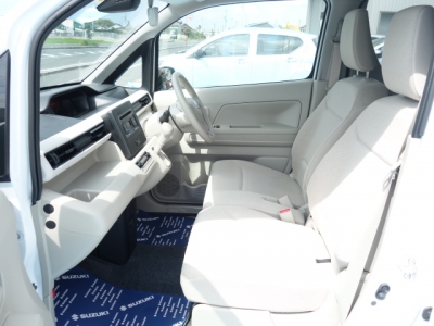 ワゴンＲ(スズキ)ディーラー試乗車 前席内装