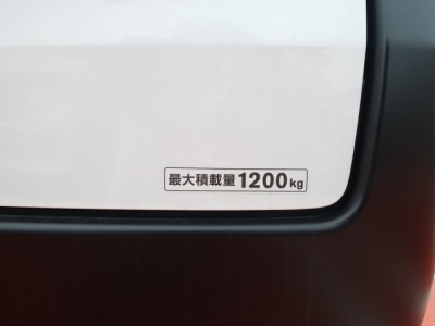 NV３５０キャラバン(ニッサン)ディーラー試乗車 内外装写真