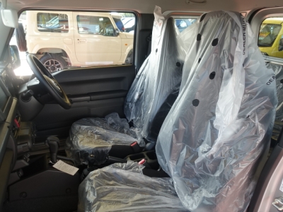 ジムニー(スズキ)届出済未使用車 前席内装