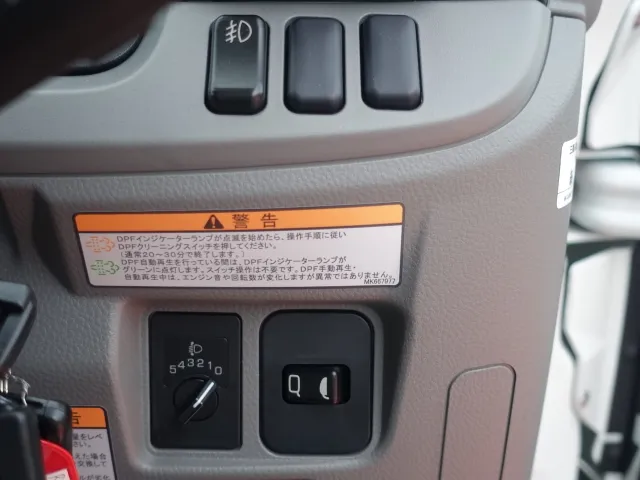 キャンター(三菱)全低床　平ボディ　２ｔ登録済未使用車 11
