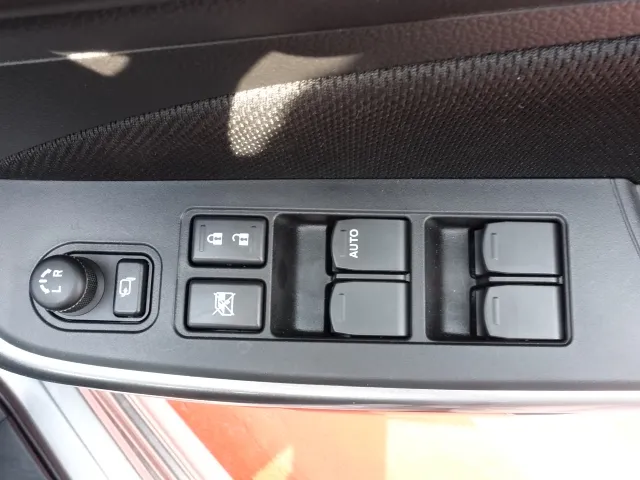 スイフト(スズキ)HYBRID RS セーフティパッケージ　全方位ディ-ラ-試乗車 11