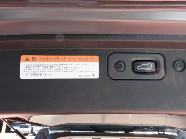 デリカD:5(三菱)G パワーパッケージ 7人 ナビ取付PKGⅠ オートステップ付  後側方・後退時車両検知警報付登録済未使用車 16