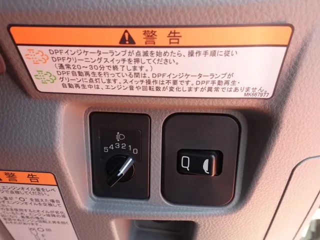 キャンター(三菱)全低床 平ボディ ２ｔレンタ登録済未使用車 18