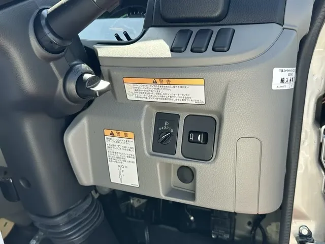 キャンター(三菱)平ボディ 2ｔワイドロング MT 1ナンバー車登録済未使用車 16
